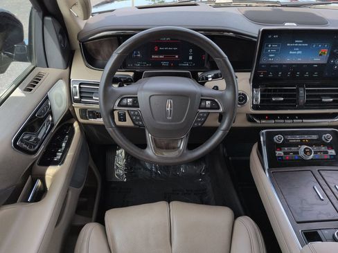 Certified 2024 Lincoln Navigator L Reserve AWD/4WD image 17