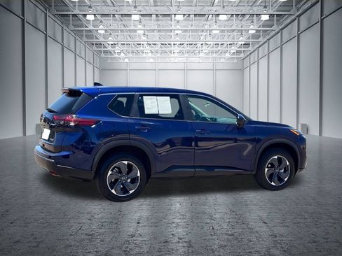 Used 2024 Nissan Rogue SV AWD/4WD image 5
