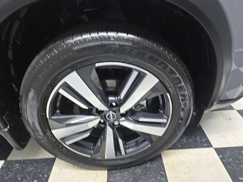 Used 2024 Nissan Rogue SL w/ SL Premium Package AWD/4WD image 5