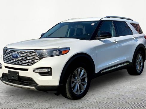 Used 2022 Ford Explorer Limited w/ Equipment Group 301A AWD/4WD image 3
