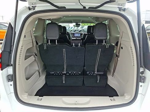 Used 2024 Chrysler Pacifica Touring-L FWD image 31
