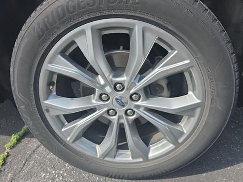 Used 2022 Ford Explorer XLT w/ Equipment Group 202A AWD/4WD image 14