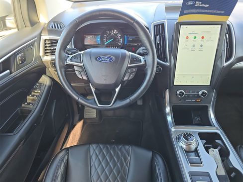 Certified 2024 Ford Edge Titanium image 9