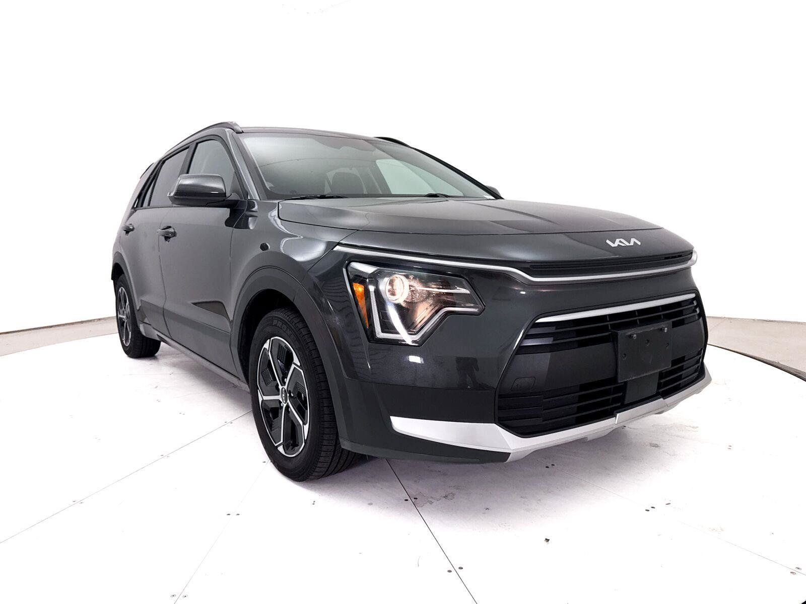 Used 2024 Kia Niro EX w/ EX Cold Weather Package FWD image 12