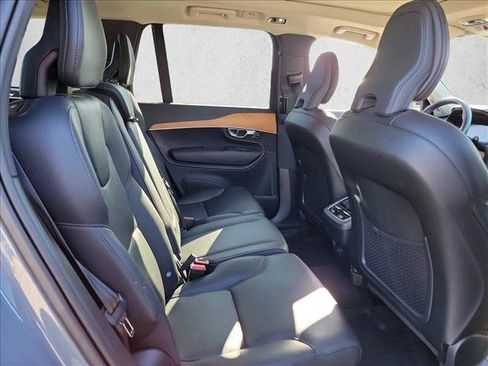 Used 2022 Volvo XC90 T5 Momentum FWD image 13