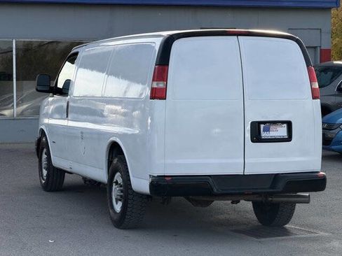 Used 2017 Chevrolet Express 2500 image 8