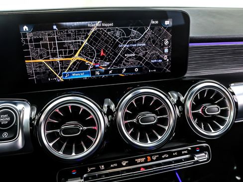 Used 2023 Mercedes-Benz GLB 250 image 21