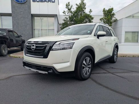 Used 2023 Nissan Pathfinder SL w/ Lighting Package (N92) AWD/4WD image 9