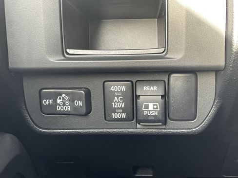 Used 2017 Toyota Tacoma TRD Sport w/ Tow Package (A/T) image 30