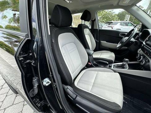 Used 2025 Hyundai Venue SEL FWD image 29