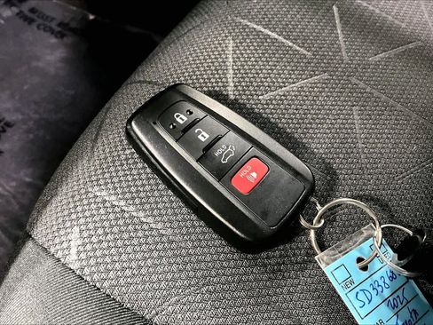 Used 2025 Toyota RAV4 XLE w/ Convenience Package AWD/4WD image 15