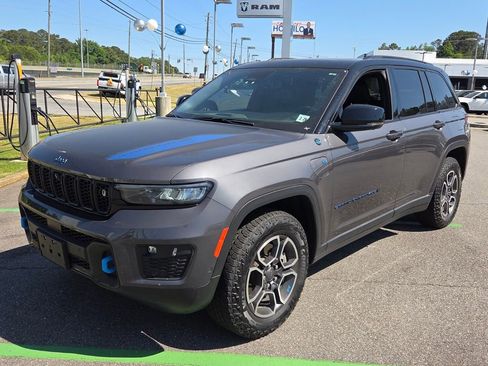 Used 2023 Jeep Grand Cherokee Trailhawk w/ Advanced Protech Group II AWD/4WD image 3