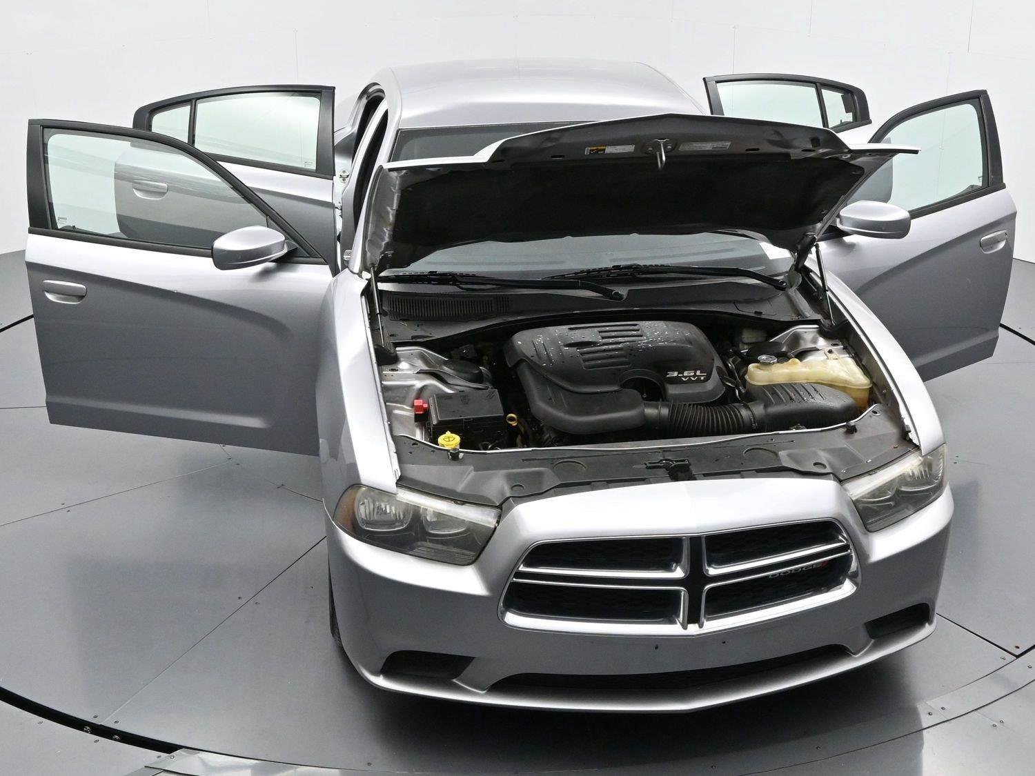 Used 2013 Dodge Charger SE RWD image 36