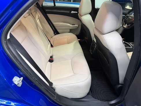 Used 2018 Chrysler 300 Touring L image 19