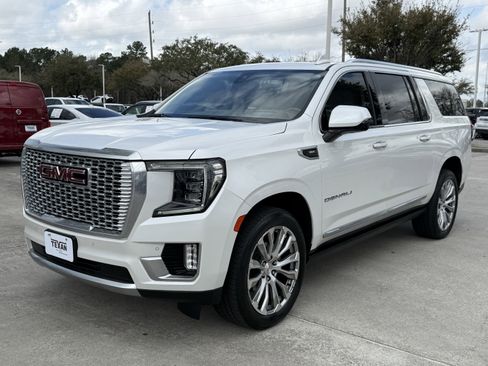 Used 2022 GMC Yukon XL Denali image 9