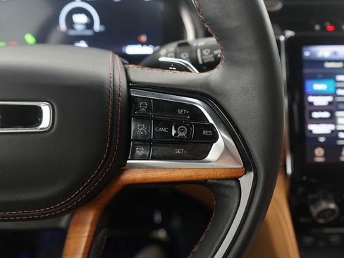 Used 2024 Jeep Grand Cherokee L Summit image 29