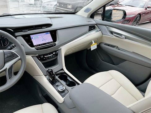 New 2025 Cadillac XT5 Premium Luxury image 25