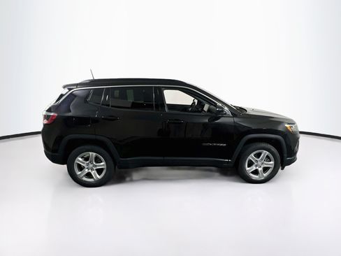 Used 2023 Jeep Compass Latitude w/ Convenience Group AWD/4WD image 4
