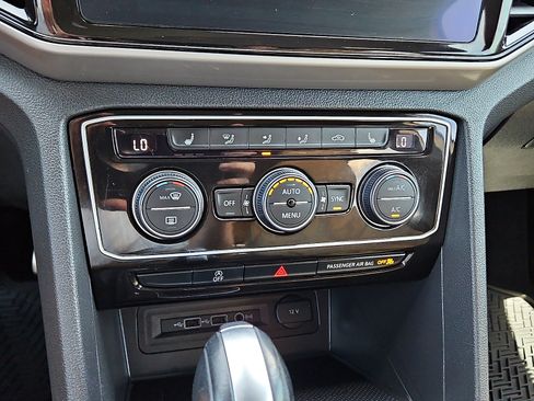 Used 2020 Volkswagen Atlas Cross Sport SEL R-Line w/ Cross Sport MDO Package FWD image 15