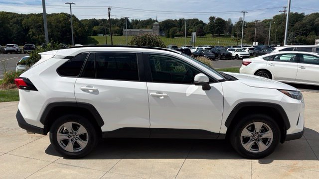 Used 2025 Toyota RAV4 XLE AWD/4WD image 7