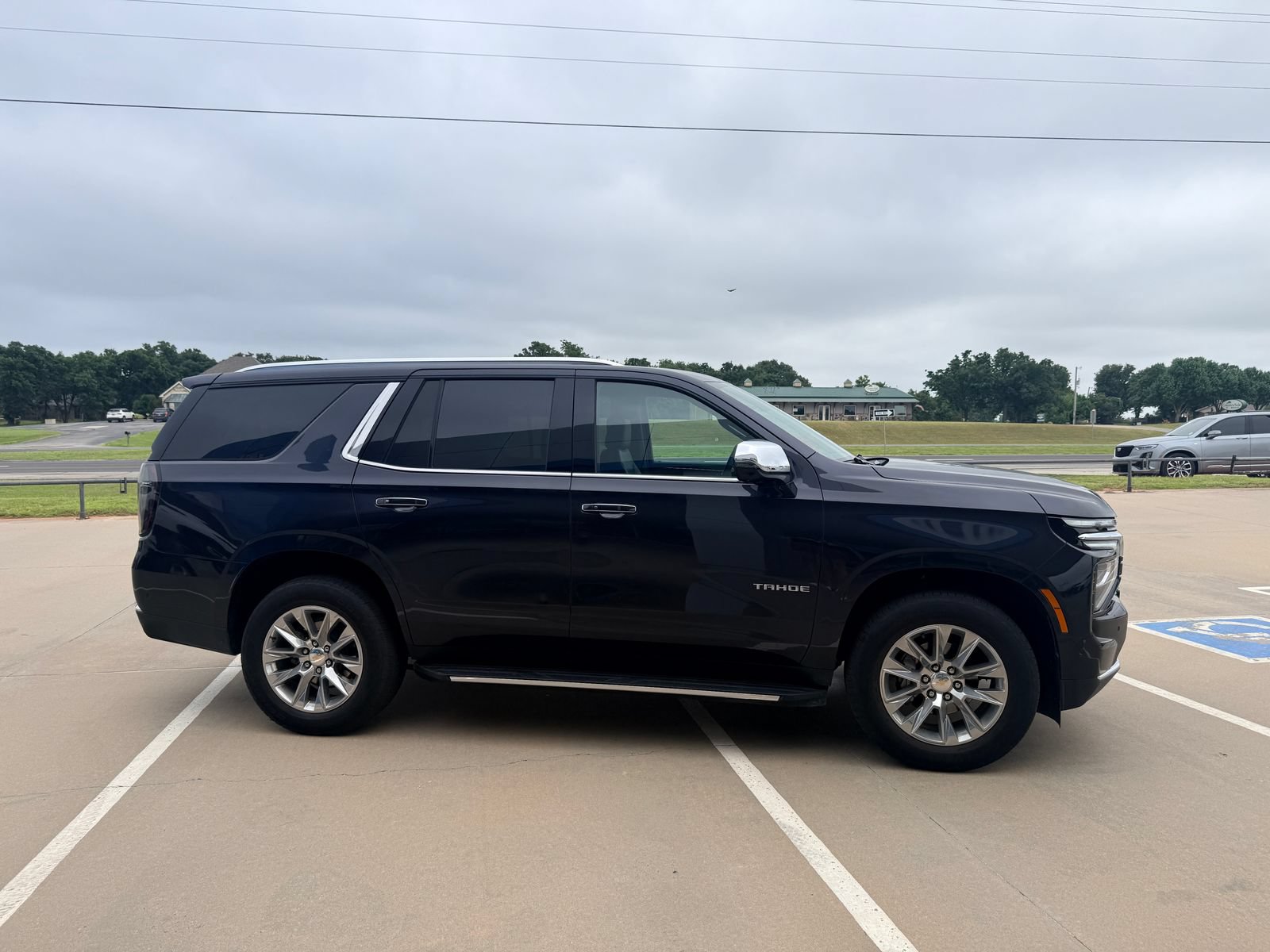 Used 2025 Chevrolet Tahoe Premier AWD/4WD image 5