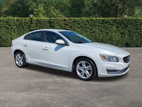 Used 2015 Volvo S60 T5 Premier image 2
