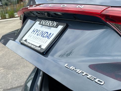 Used 2019 Toyota Avalon Limited w/ Advanced Safety Package FWD image 14
