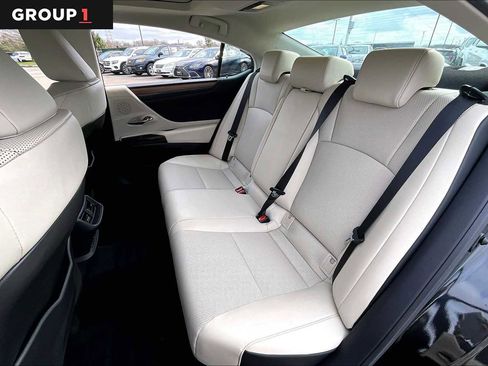 Used 2025 Lexus ES 350 w/ Premium Package image 17