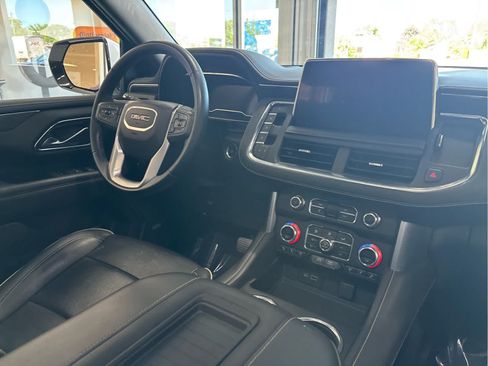 Used 2023 GMC Yukon XL SLT AWD/4WD image 10