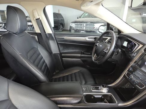 Used 2020 Ford Fusion SEL FWD image 28