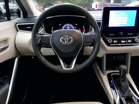 Used 2024 Toyota Corolla Cross XLE w/ Convenience Package FWD image 6