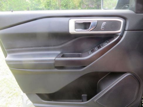Used 2020 Ford Explorer XLT w/ Equipment Group 202A AWD/4WD image 21