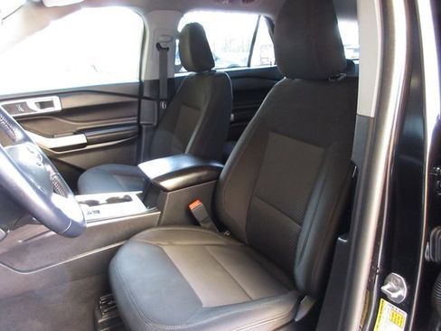 Certified 2023 Ford Explorer XLT RWD image 11