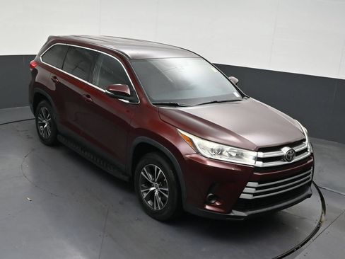 Used 2019 Toyota Highlander LE FWD image 22