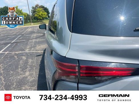 Used 2023 Toyota Sienna XSE FWD image 16