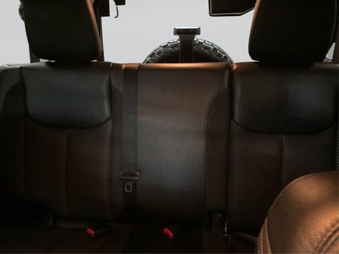 Used 2016 Jeep Wrangler Unlimited Sahara image 19