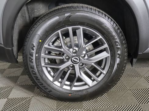 Used 2023 Nissan Rogue S AWD/4WD image 17