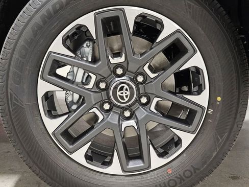 Used 2025 Toyota Tundra Limited AWD/4WD image 8