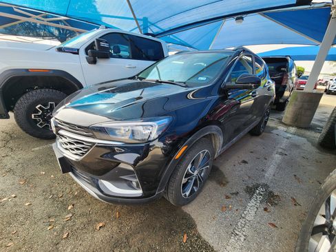 Used 2022 Buick Encore GX Select w/ Advanced Technology Package FWD image 2