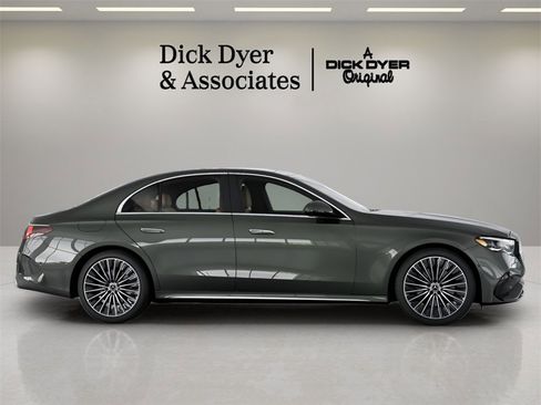 Used 2025 Mercedes-Benz E 350 Sedan image 4