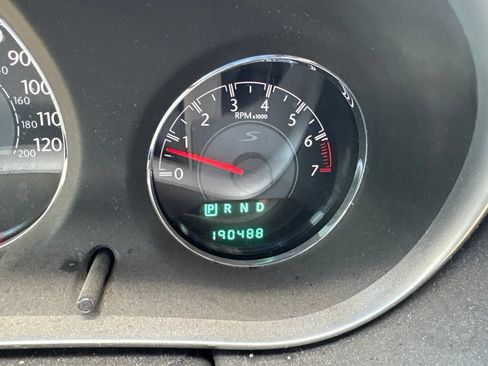 Used 2011 Chrysler 200 S FWD image 16