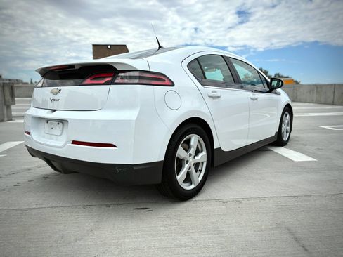Used 2014 Chevrolet Volt FWD image 8