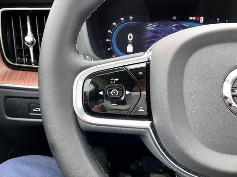 Used 2023 Volvo XC60 B5 Plus w/ Protection Package Premier image 10