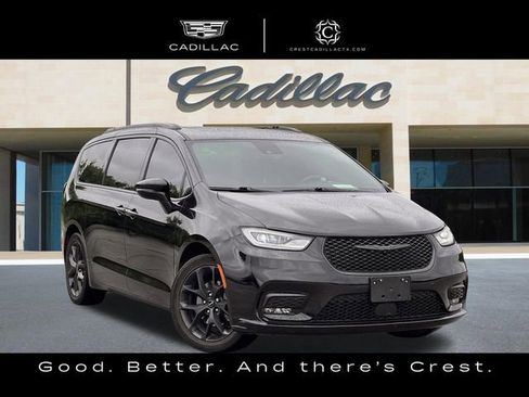 Used 2025 Chrysler Pacifica Limited FWD image 1