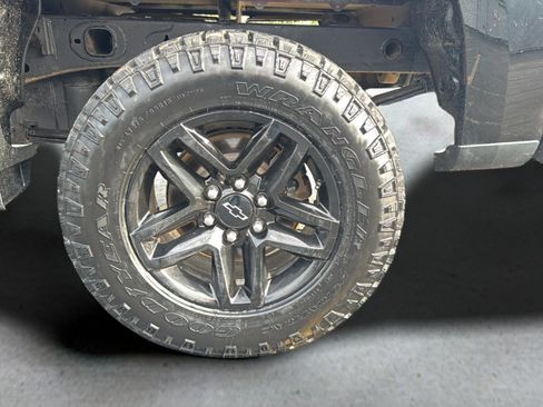 Used 2022 Chevrolet Silverado 1500 Custom Trail Boss AWD/4WD image 17