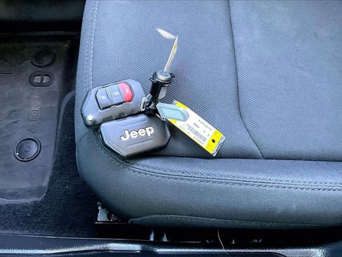 Used 2022 Jeep Wrangler Unlimited Sport AWD/4WD image 30