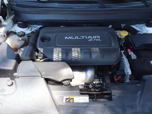 Used 2016 Jeep Cherokee Latitude AWD/4WD image 38