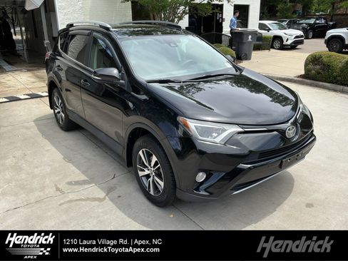 Used 2017 Toyota RAV4 XLE AWD/4WD image 1