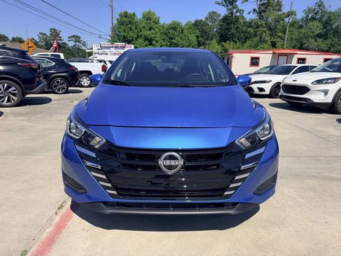 Used 2024 Nissan Versa SV FWD image 3
