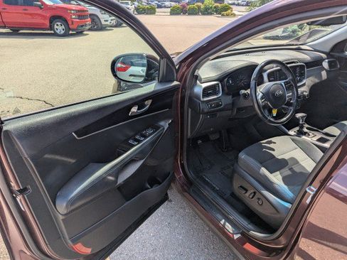 Used 2019 Kia Sorento AWD w/ LX Convenience Package image 8